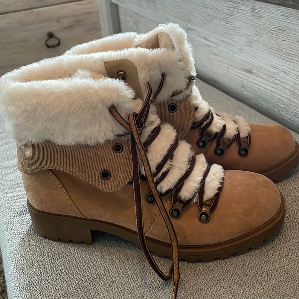 Jelly pop womens mission fur boots size 7 worn once